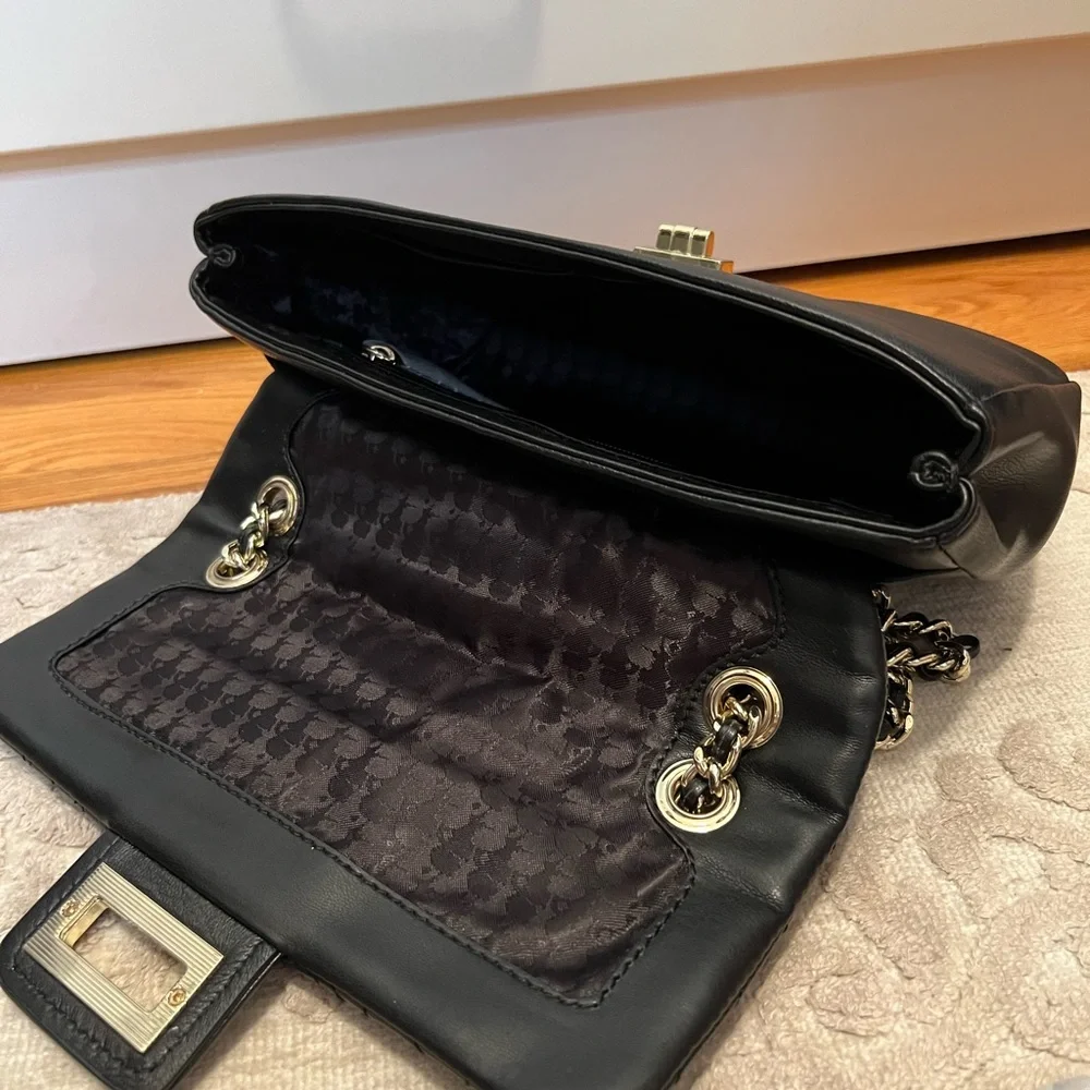 Karl Lagerfeld Quilted Leather Crossbody NWT, turn lock open and pocket in back! - Picture 6 of 9